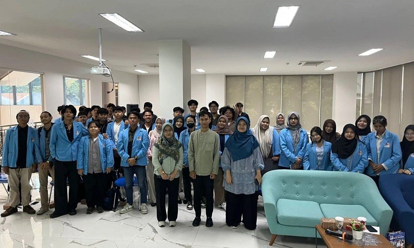 Mahasiswa UNM Dibekali AI untuk Web Development